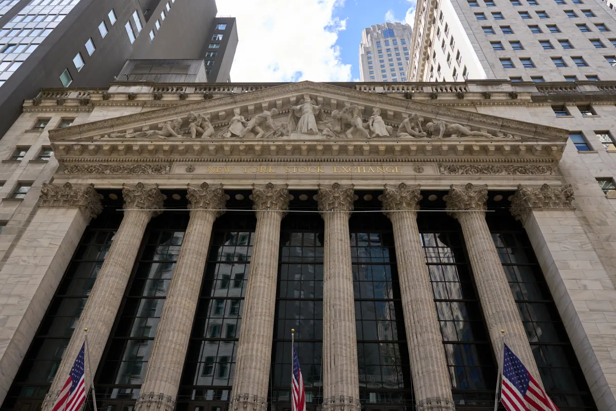 Thị trường chứng khoán Mỹ: Dow, S&P 500, Nasdaq giảm sau đỉnh kỷ lục