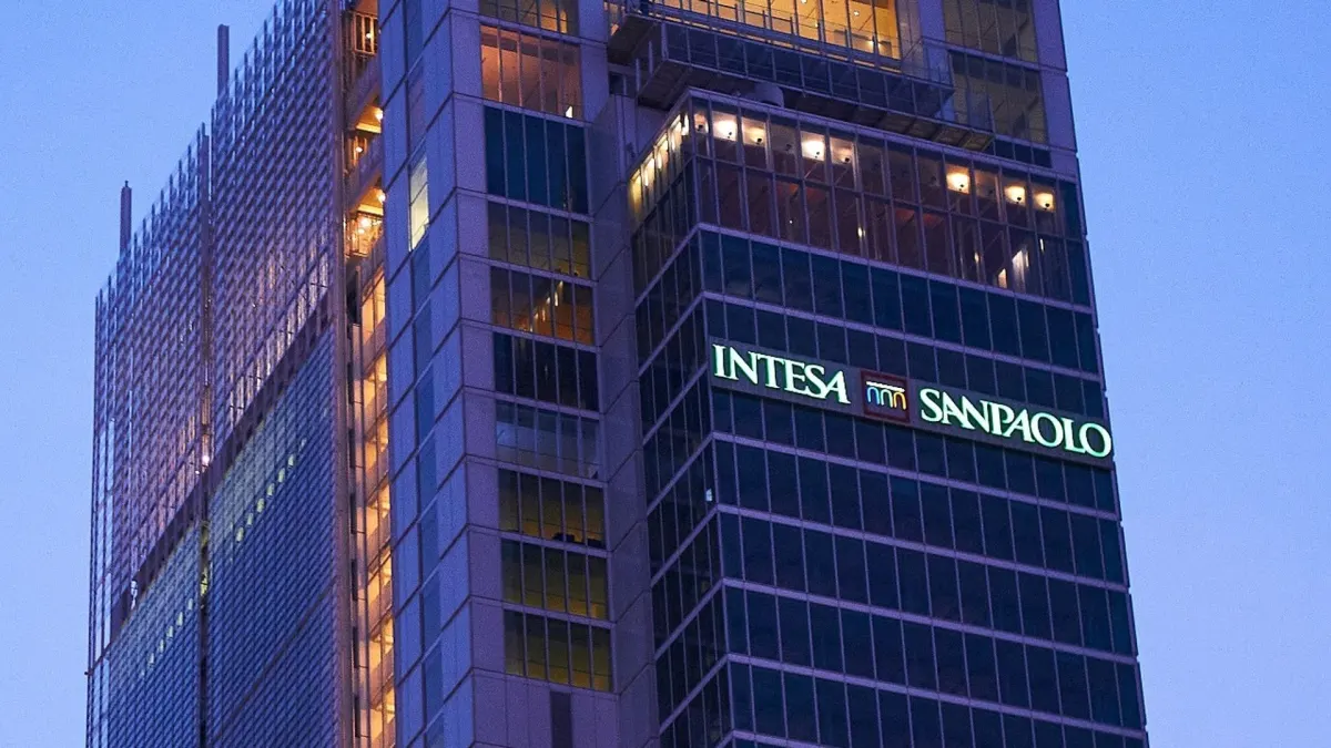 Intesa Sanpaolo cắt 94% cổ phần IBIT, ba lần vị thế ETH ETF