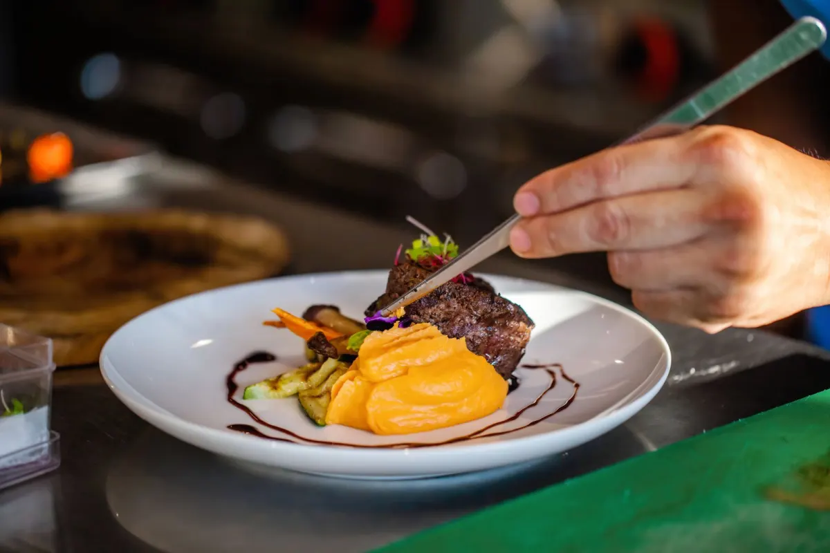 Cổ phiếu Darden Restaurants (DRI) có yếu hơn Dow Jones?