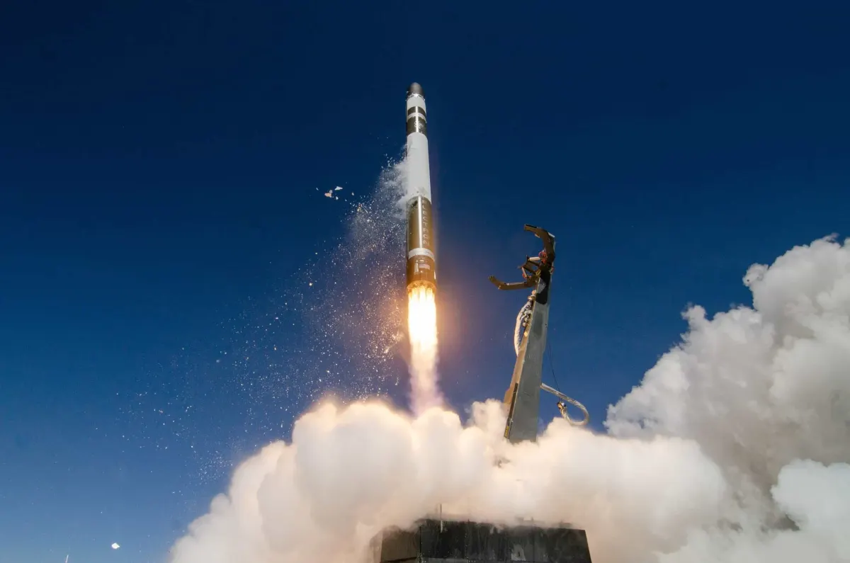 SpaceX vào Nasdaq-100: Chưa phải lúc mua cổ phiếu