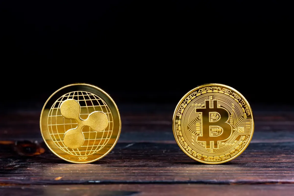 Ripple giảm 6%, Bitcoin giảm 5% trong đợt điều chỉnh tiền điện tử