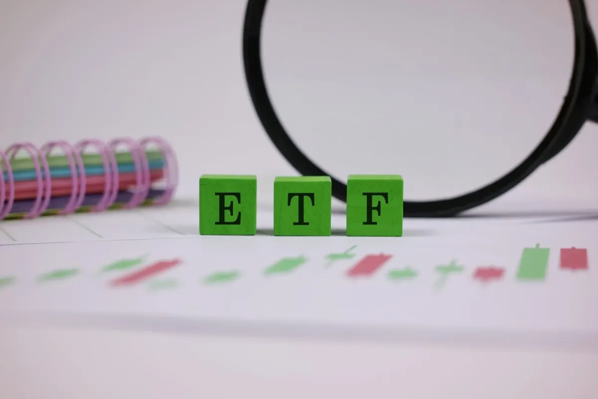 500.000 USD và một chỗ ETF thu nhập: SPYI, JEPQ hay GPIQ ai chịu được trong thị trường yên lặng?