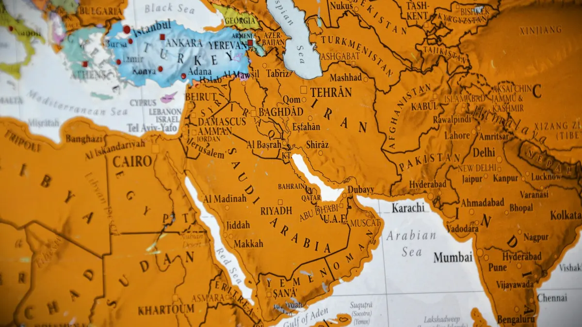 Houthis Tấn Công Đường Dây Dầu Đông‑Tây Saudi