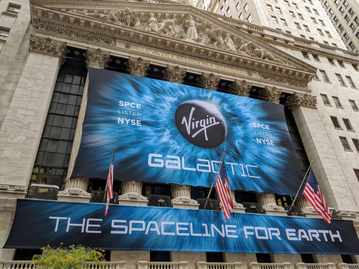 Cổ phiếu vũ trụ tăng vọt trước thềm IPO của SpaceX