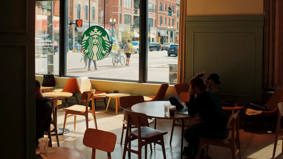 Starbucks Hồi Sinh Doanh Số Nhờ Chiến Lược Của Brian Niccol