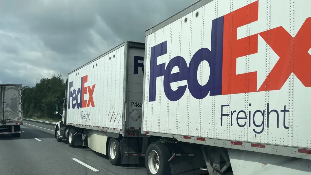 FedEx Freight sa thải Giám đốc Thương mại Mike Lyons