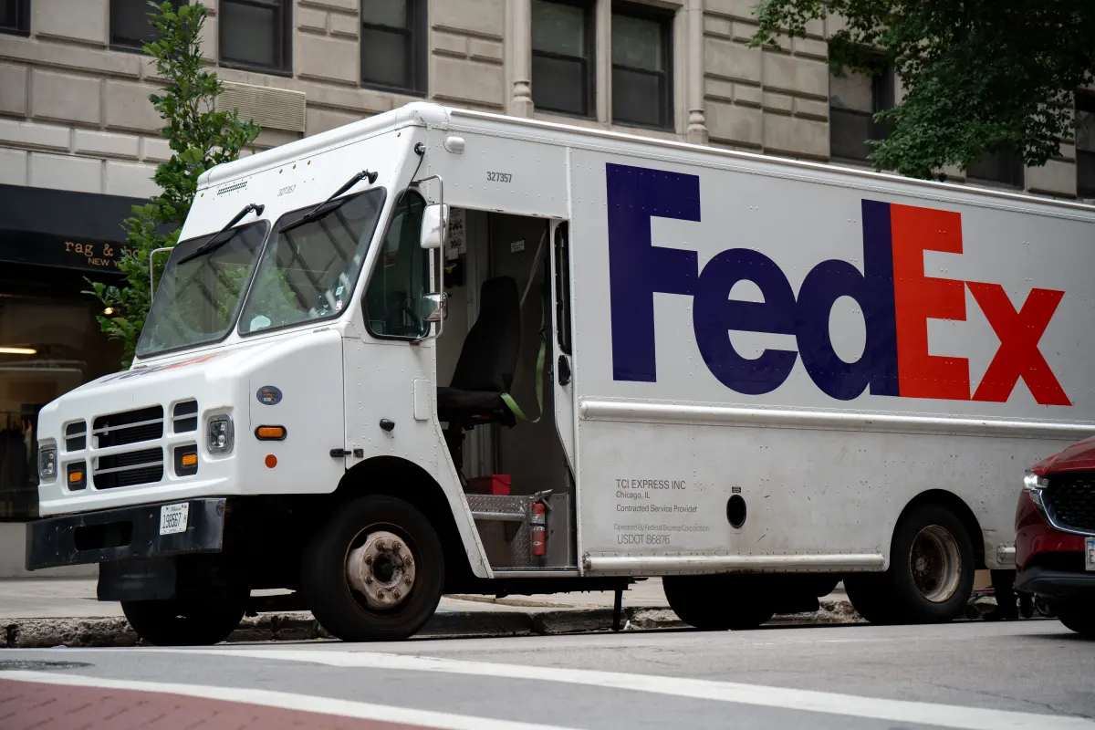 FedEx vượt kỳ vọng, nâng dự báo tài chính sau điều chỉnh năm