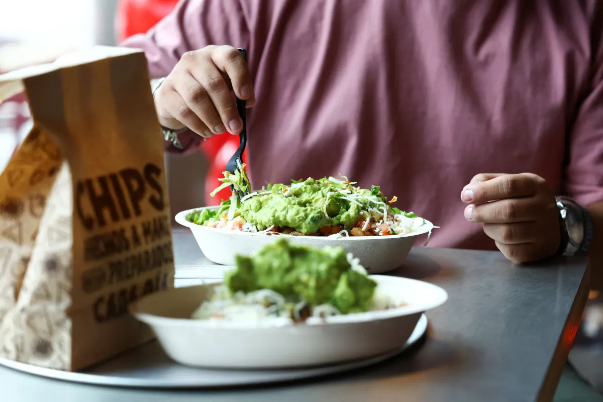 Cổ phiếu Chipotle tăng vọt nhờ nâng dự báo doanh thu