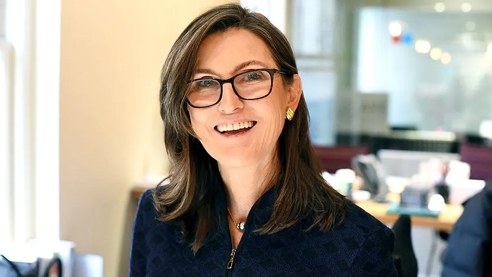 Cathie Wood ra ETF mới mua Broadcom Rocket Lab Cloudflare