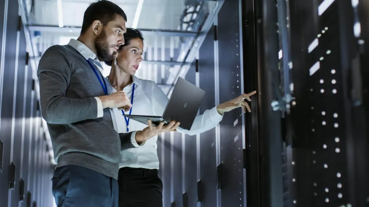 Cổ phiếu Super Micro sụp 29%: Đổi sang Dell hay HPE?
