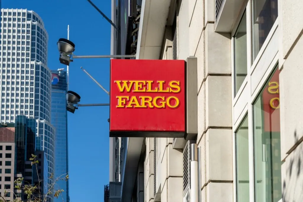Cách Kiếm $500/tháng Từ Cổ Phiếu Wells Fargo Trước Kết Quả Q2