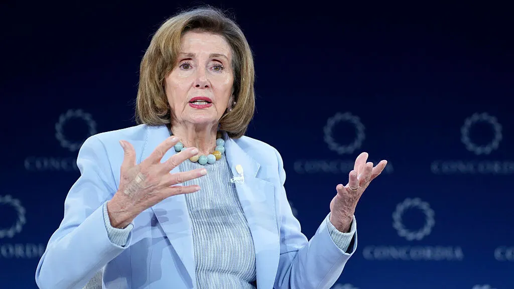 Nancy Pelosi cược 6 triệu USD vào Intel và Uber
