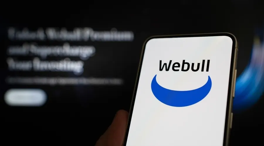 Webull hợp tác Coinbase, mở giao dịch crypto tại Canada