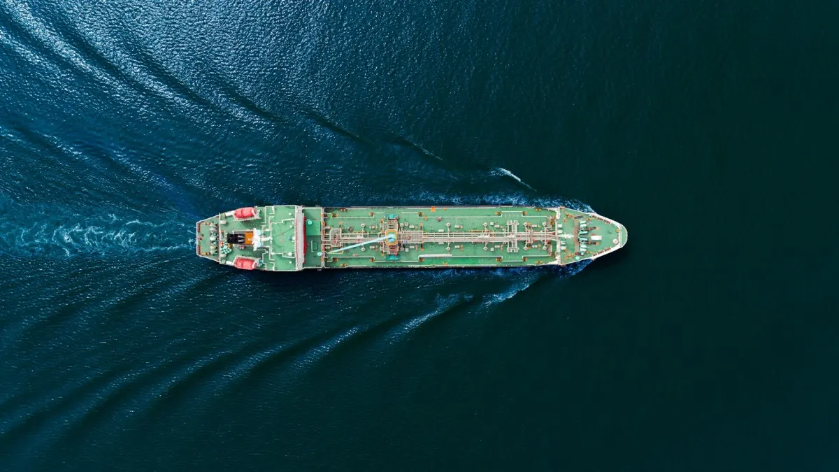 Lưu lượng tàu qua Hormuz chỉ 6 tàu, đàm phán Iran chậm lại