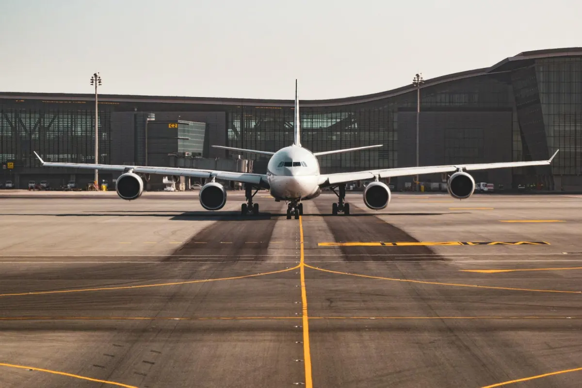 FlightAware rút đơn kiện Kalshi: Bài học dữ liệu số
