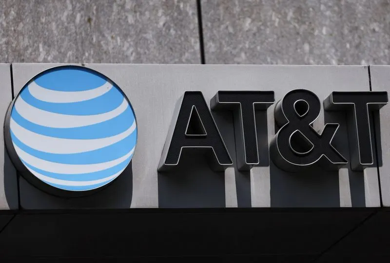 California yêu cầu tòa án, FCC giữ dịch vụ điện thoại cơ bản của AT&T