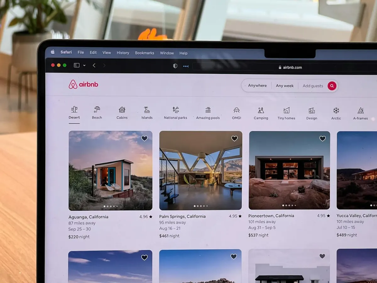 CEO Airbnb: Tài khoản X bị hack, kẻ đăng AI về token hoá