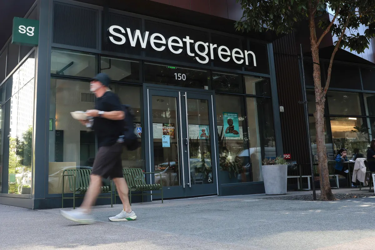 Sweetgreen giảm dự báo doanh thu do lo ngại Cyclospora