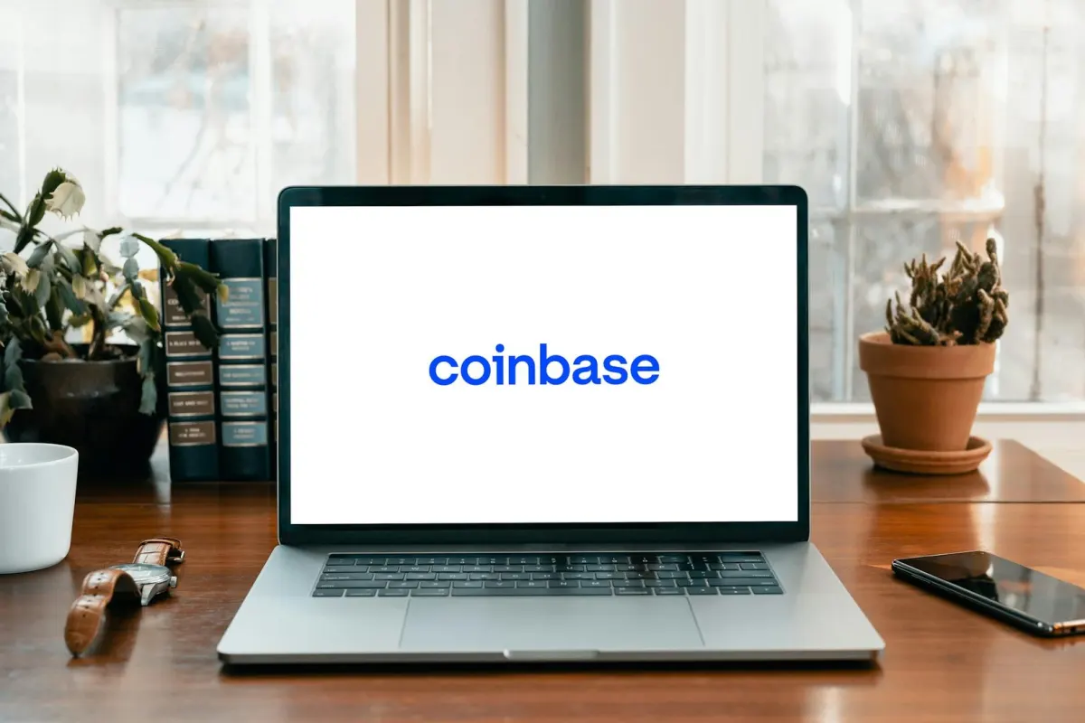 Coinbase lấn sân cổ phiếu, ra mắt cố vấn AI và pre-IPO