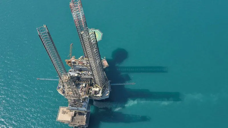 Giá dầu và LNG chịu áp lực: Hy vọng về nguồn cung dần tắt