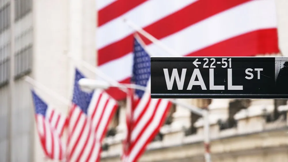Dow Jones giảm, giá dầu vọt tăng do căng thẳng Mỹ-Iran
