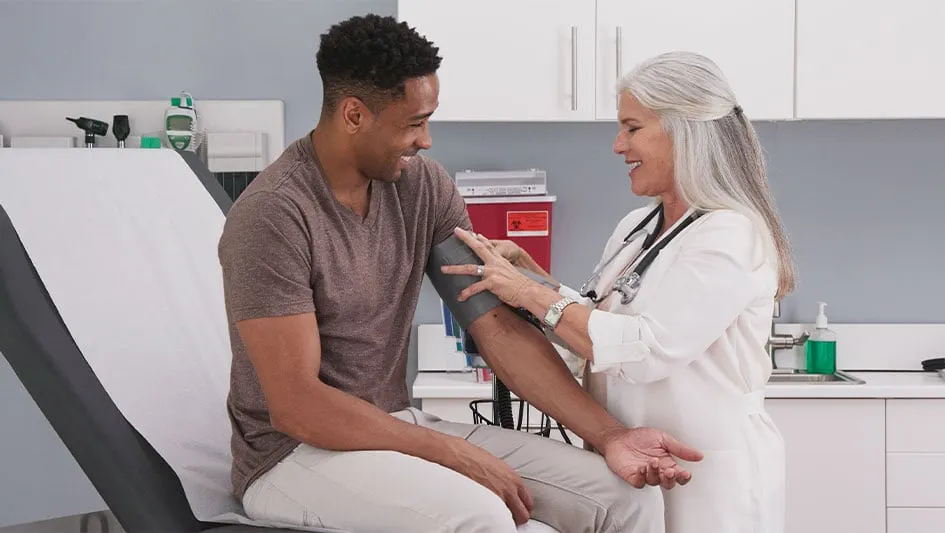 CVS Cảnh Báo Chi Phí Y Tế Tăng Cao, Cổ Phiếu Bảo Hiểm Sụt Giảm