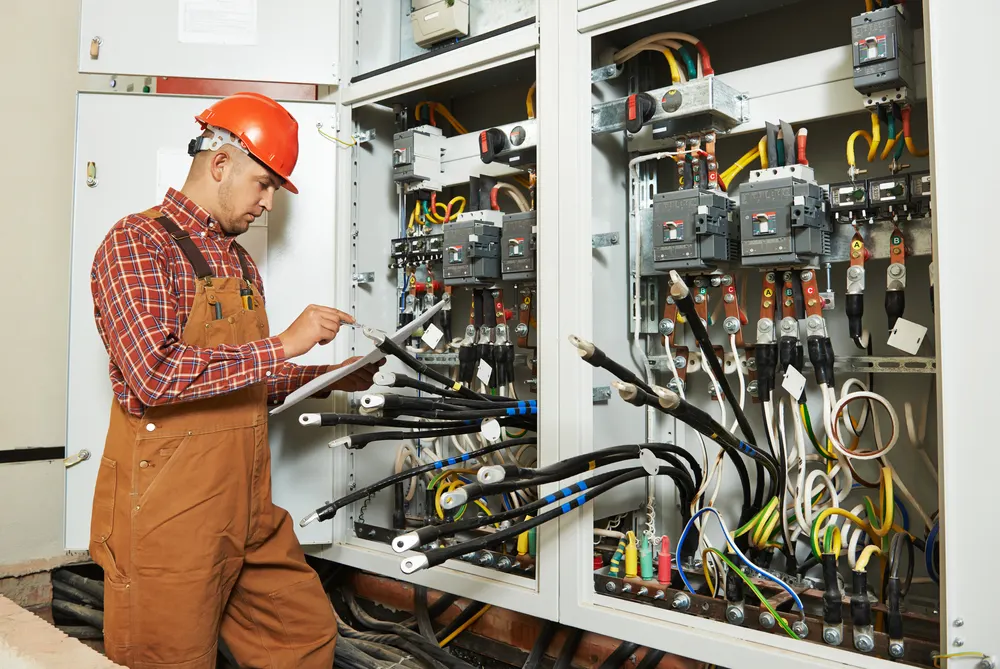 Eaton (ETN) chi 2,1 tỷ USD cho R&D: Lý do và triển vọng