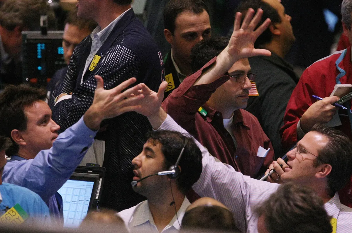 Chứng khoán 10/9: S&P 500, Nasdaq giảm, Brent > $100