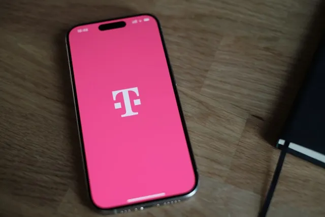 CEO Deutsche Telekom thúc đẩy sáp nhập T-Mobile