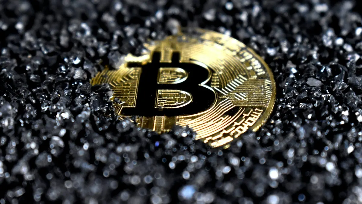 Đào coin lậu bằng điện 'chùa': Vấn nạn nhức nhối toàn cầu