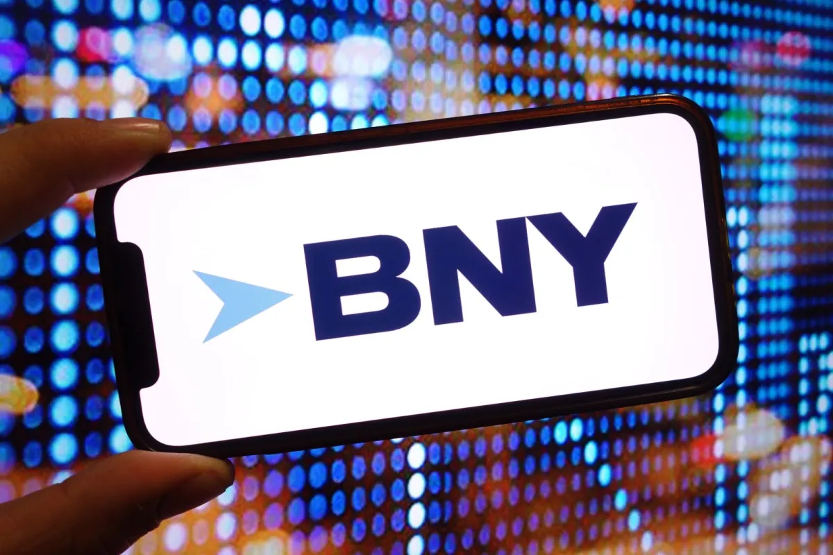 BNY Mellon: Giao dịch Quyền chọn Bán và Lợi nhuận 3,33%