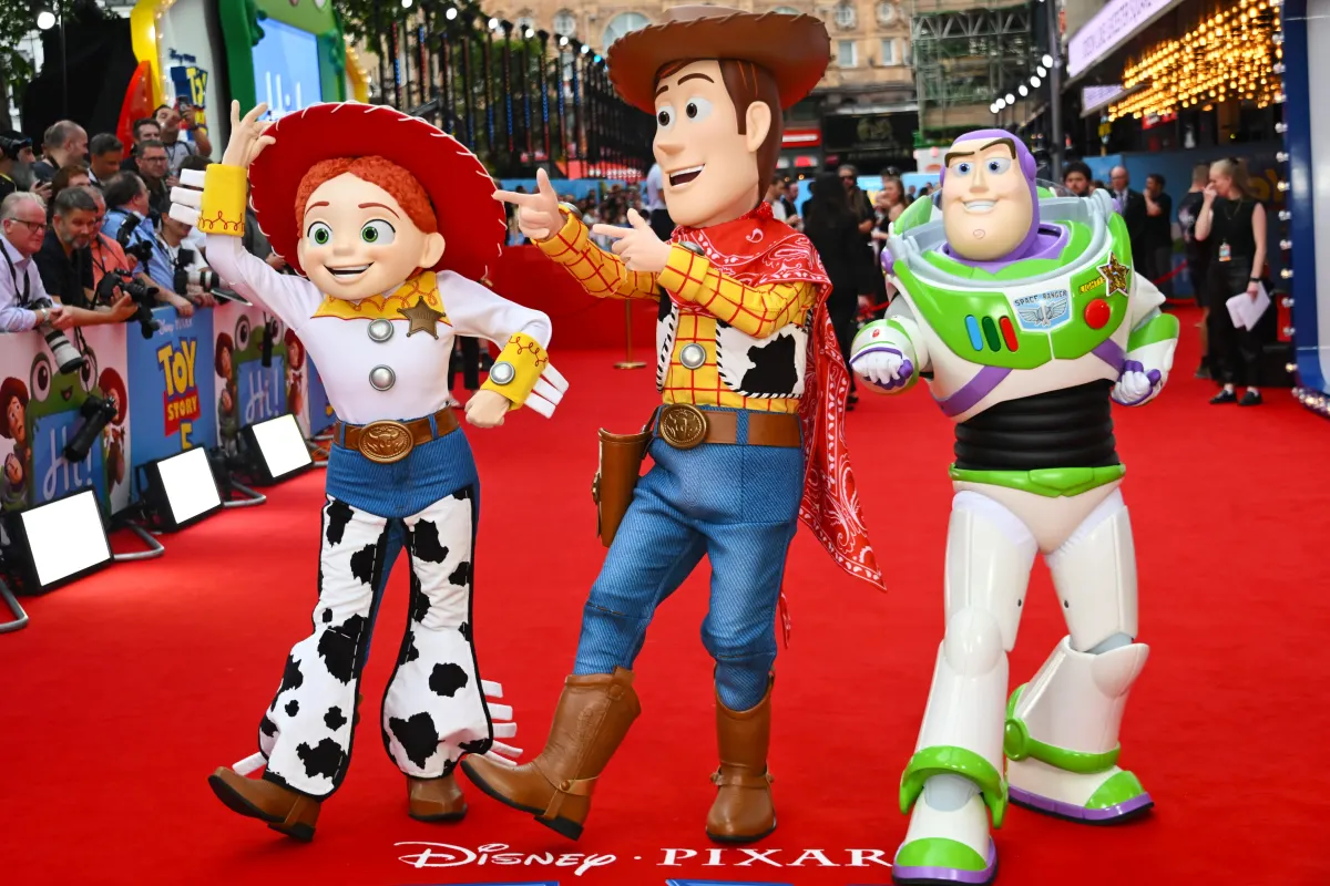Kết quả Q3 Disney vượt dự báo, bán 50% cổ phần A+E Media