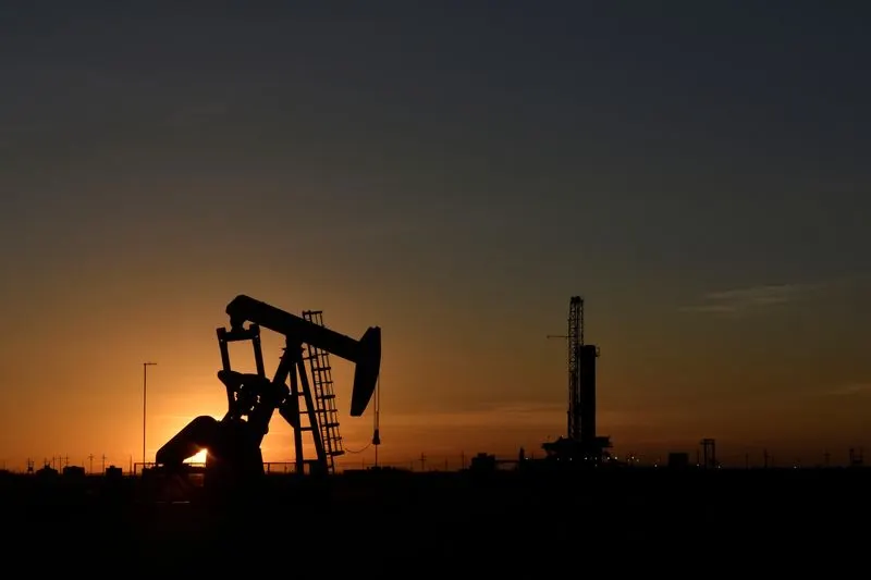 Giá dầu tăng vọt hơn 4% sau tuyên bố của Trump về Iran
