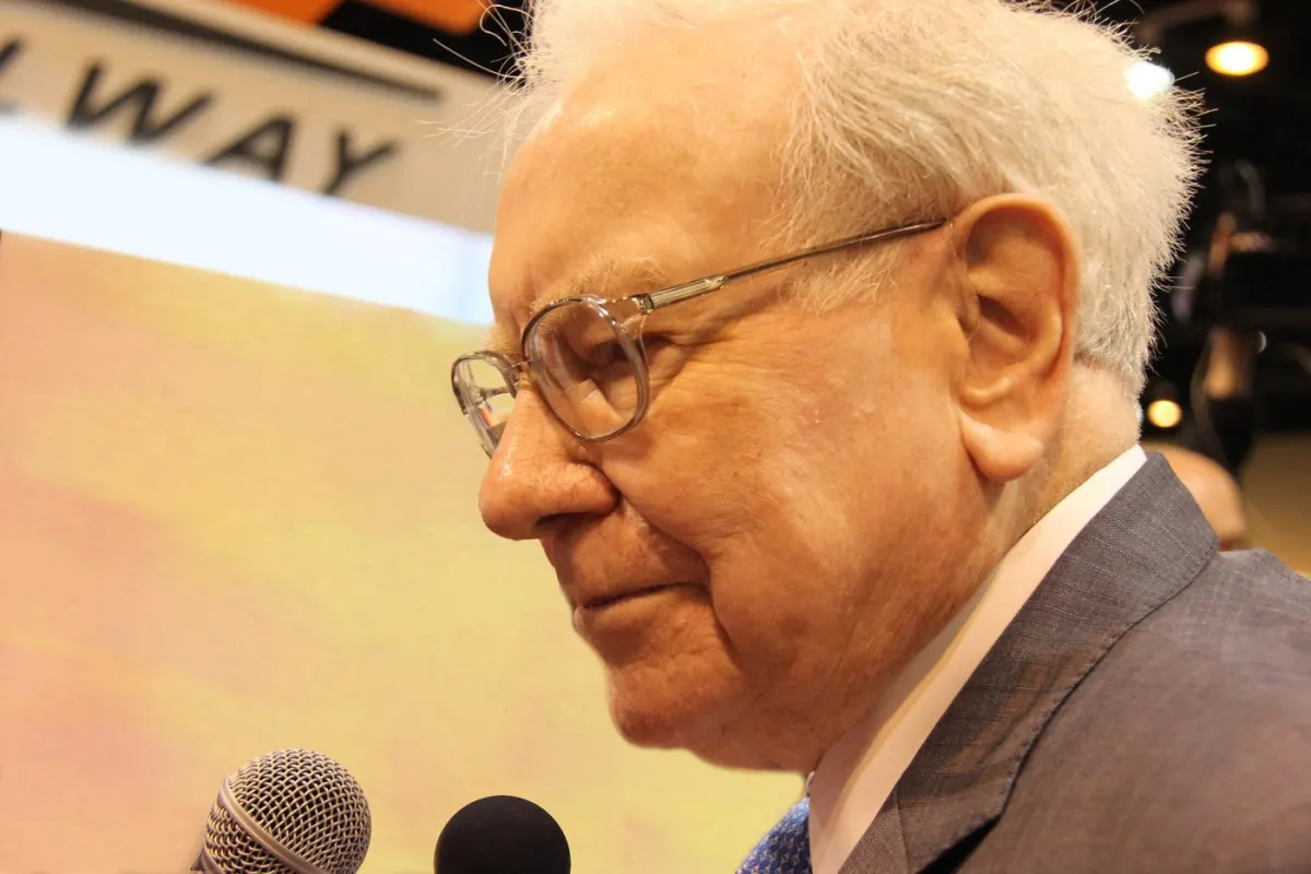 Vì sao Warren Buffett gom 152 triệu cổ phiếu American Express?