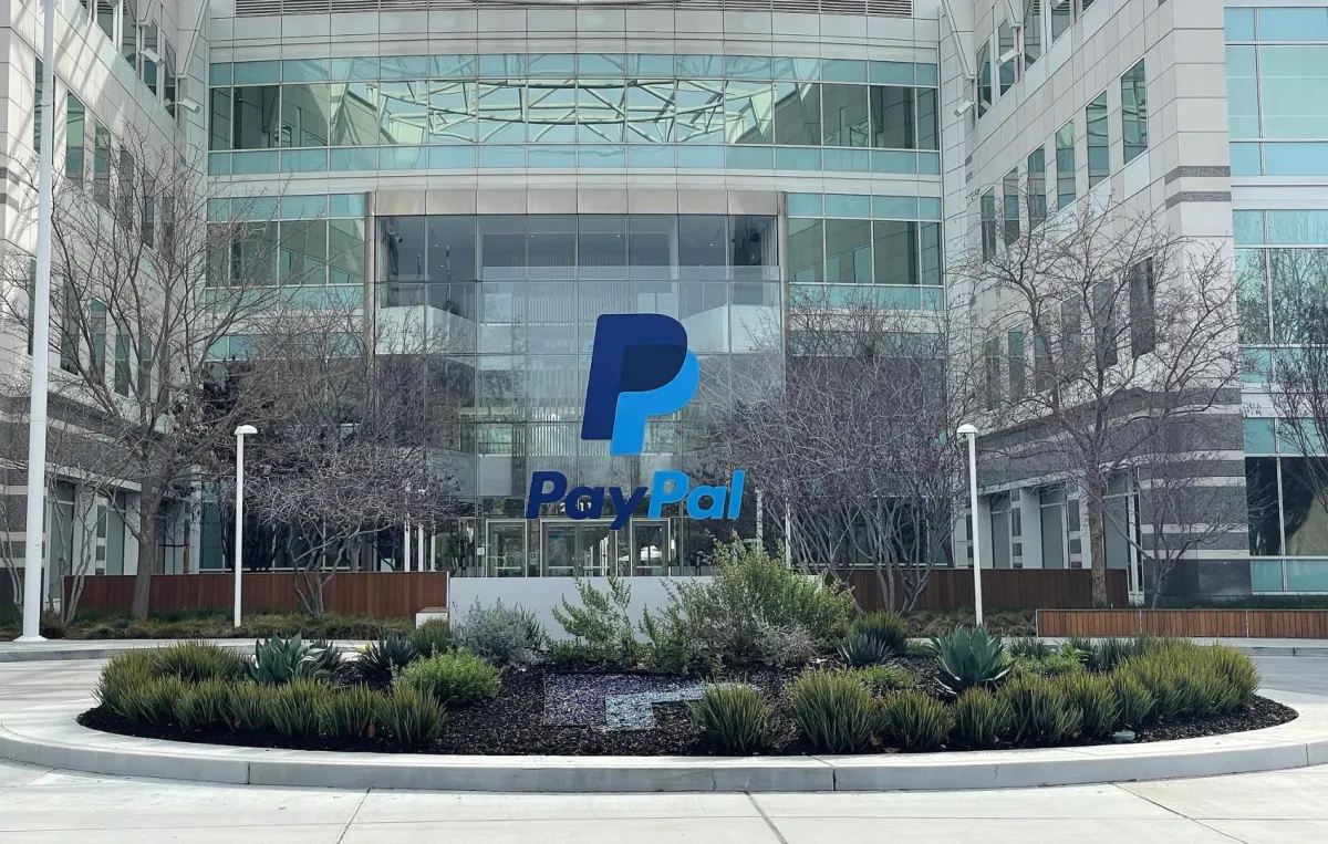 Stripe đề xuất mua PayPal trị giá 53 tỷ USD