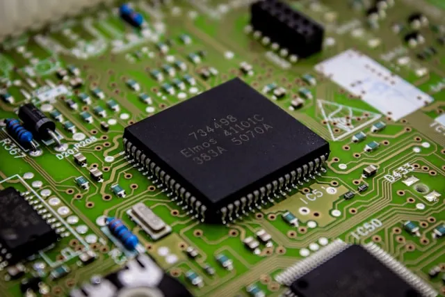 ASML phủ nhận bán máy quang khắc EUV cho Trung Quốc