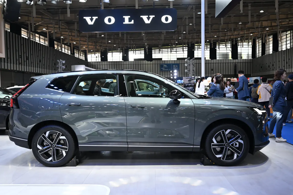 Cổ phiếu Volvo Cars lao dốc 27% do doanh số Trung Quốc giảm