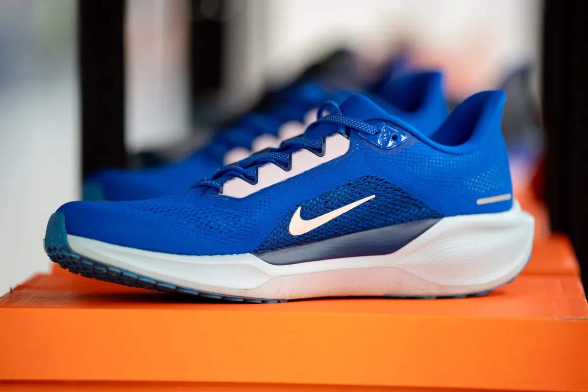 Cổ phiếu Nike sụt giảm mạnh, rủi ro cho nhà đầu tư