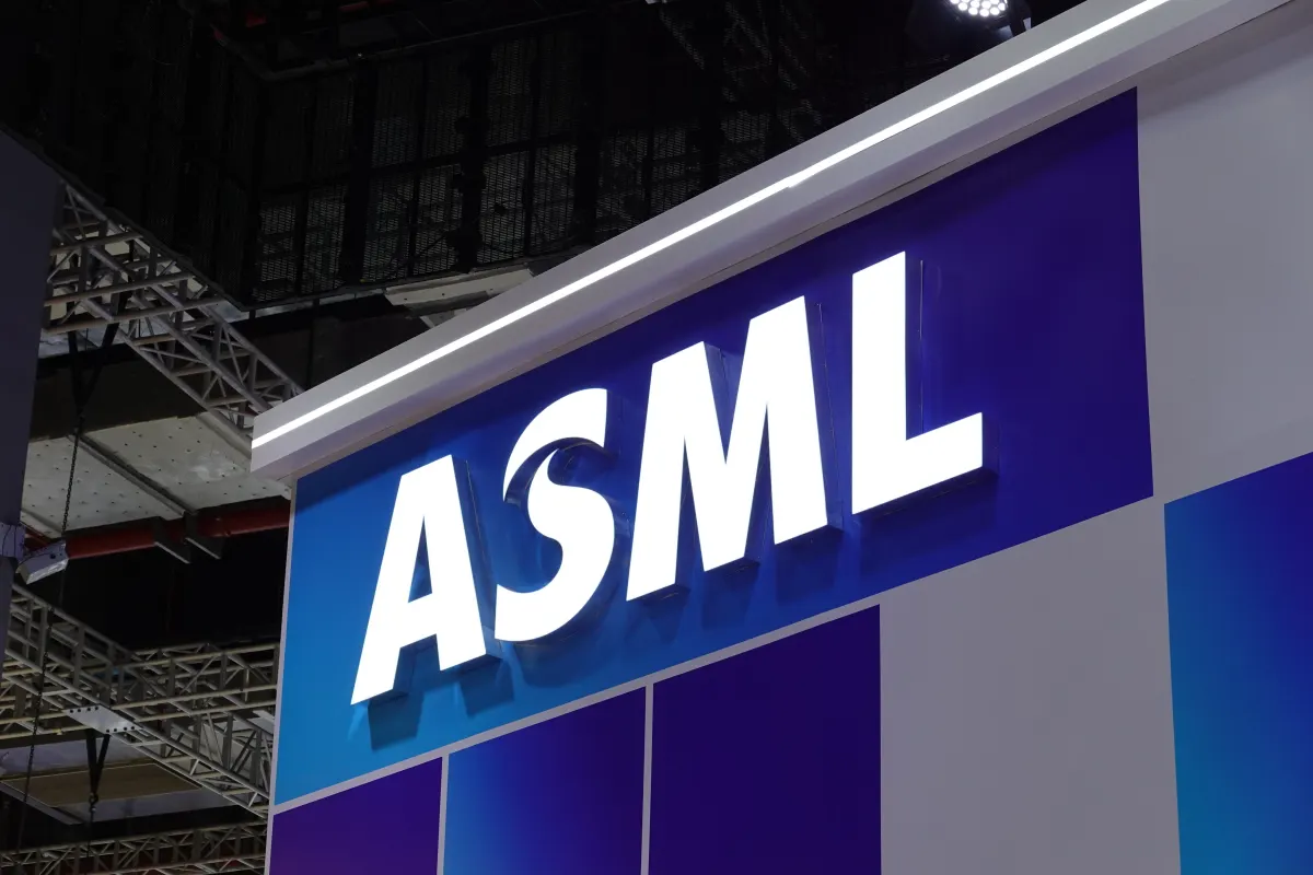 S&P 500, Nasdaq futures tăng, ASML đẩy AI, doanh thu tới