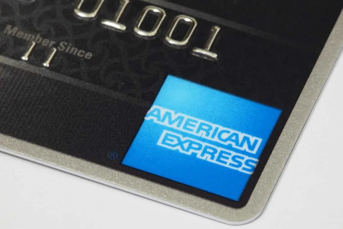 Cổ phiếu American Express có đang tụt hậu so với Nasdaq?