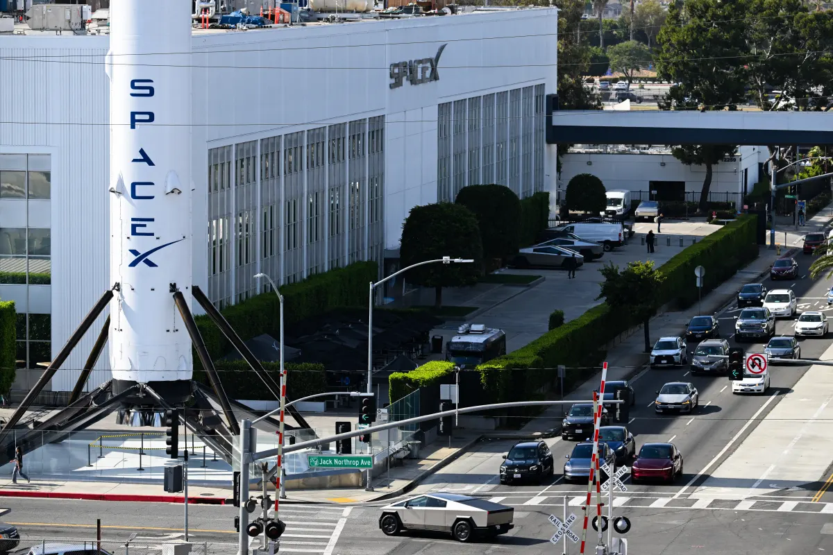 SpaceX được định giá 190 USD trước thềm IPO lịch sử