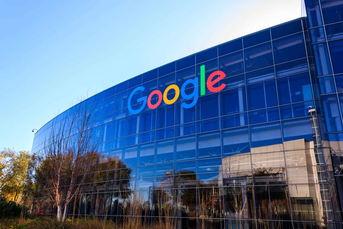 Cổ phiếu Alphabet vượt trội thị trường năm 2026