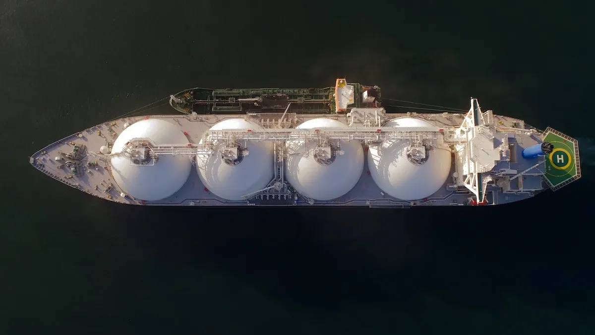 Qatar tăng tốc xuất khẩu LNG, đội tàu tụ hội tại Ras Laffan