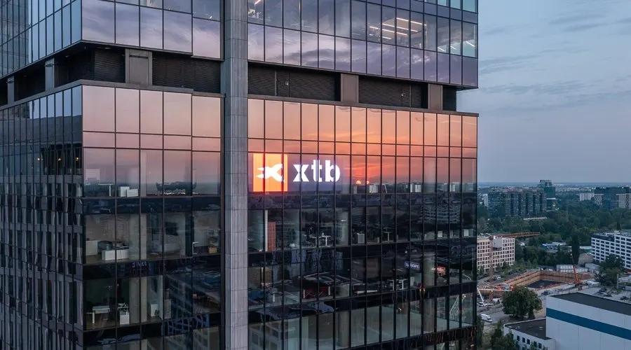 XTB mở rộng giao dịch quyền chọn và ETF tại Ba Lan