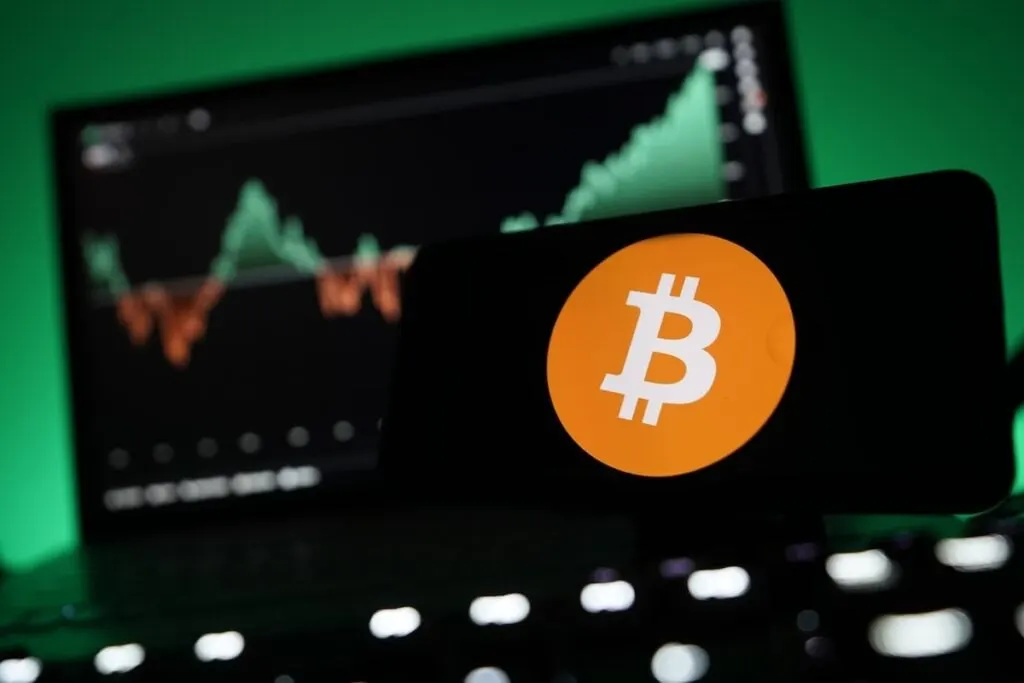 Bitcoin và Altcoin giảm mạnh dù Trump ký hòa ước với Iran