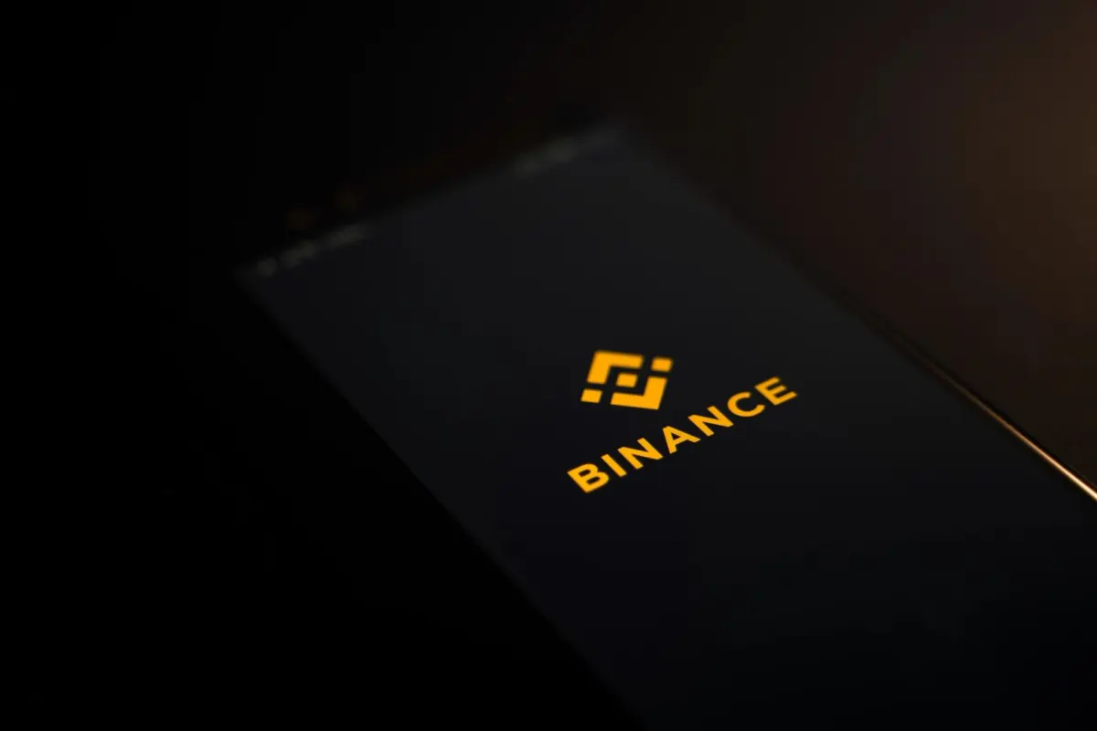 Binance cung cấp dữ liệu cho Nga, bắt giữ nhà tài trợ Ukraine