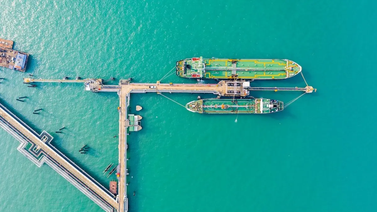 Mỹ nới lỏng trừng phạt, Iran ồ ạt chào bán dầu tại châu Á