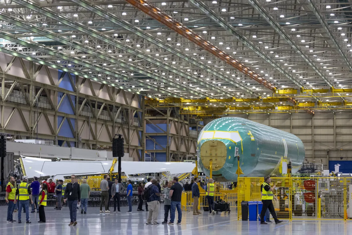 Boeing thu hẹp lỗ 3 nhờ doanh thu quốc phòng, tăng 737 Max