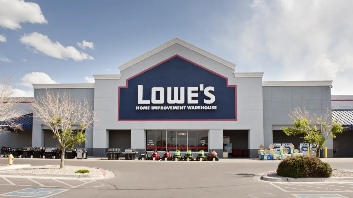 Lowe's tăng cổ tức: Phớt lờ cảnh báo từ Wall Street