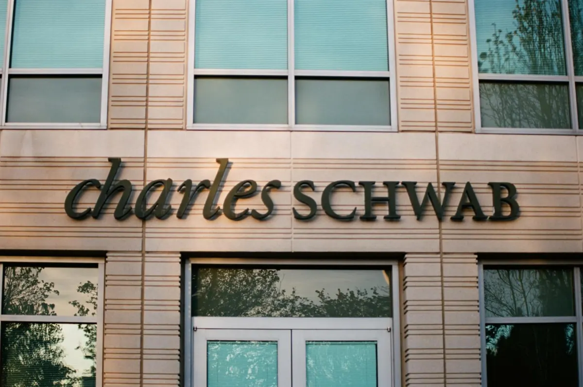 Schwab tham gia thị trường dự đoán với tùy chọn dựa trên sự kiện S&P 500